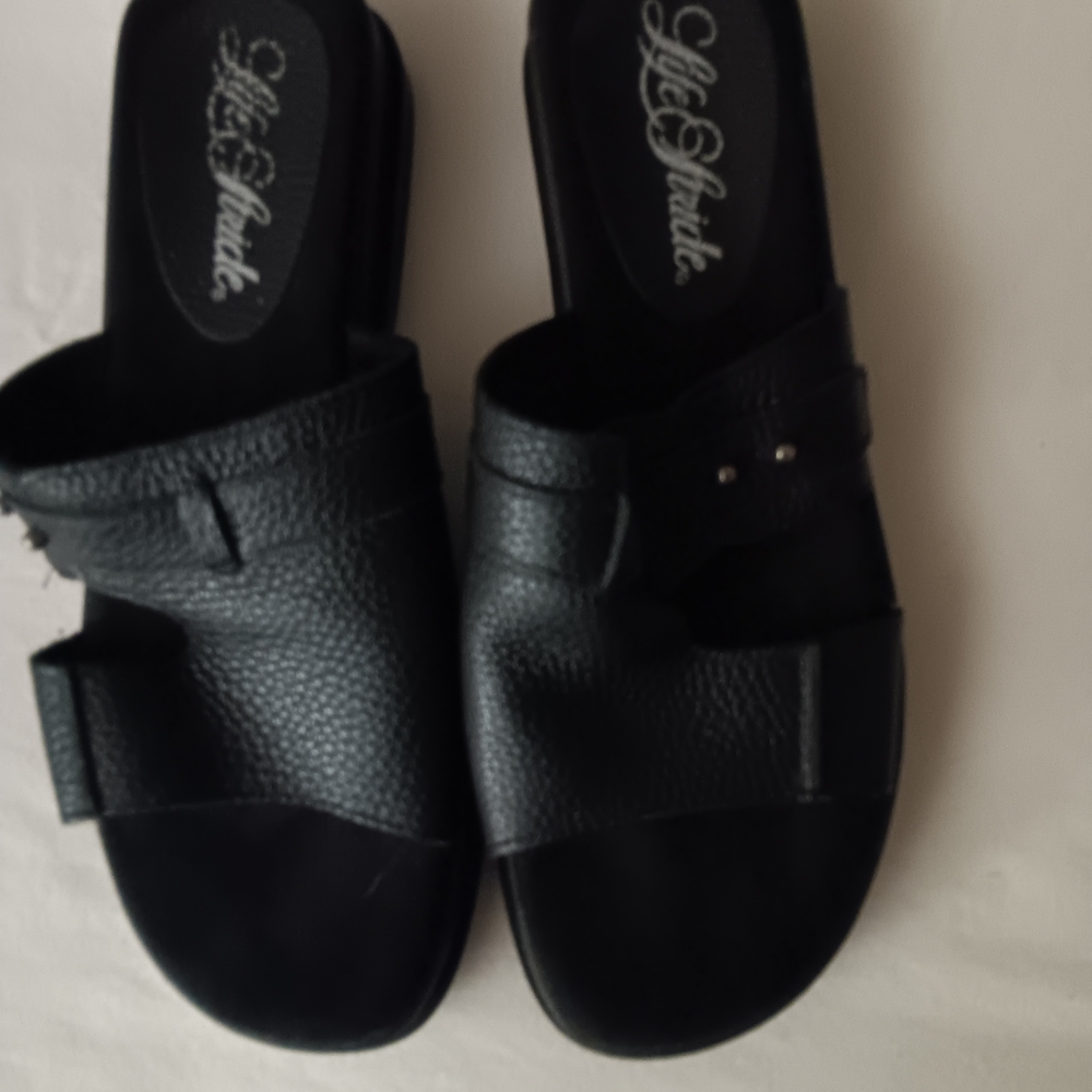 Life Stride Women's Black Textured Sandals